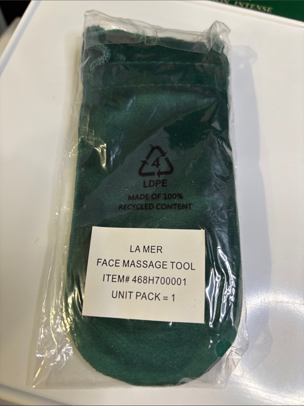 La Mer Silver Facial Spatula with Green Velvet Pouch - Picture 4 of 5